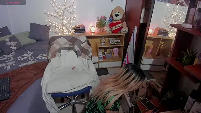 cuteweed420 online show from June 9, 12:32 am