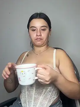 SaraBraun  online show from April 26, 3:43 pm