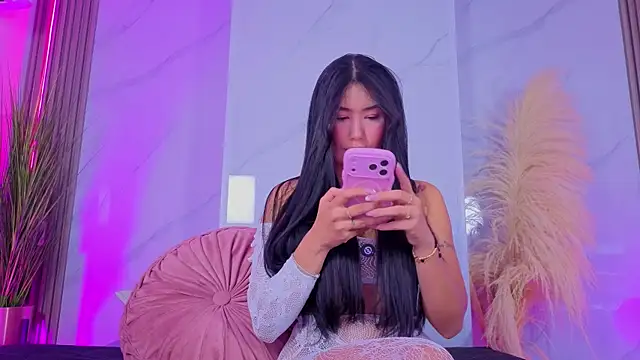 Chlooee   online show from June 10, 2:00 am