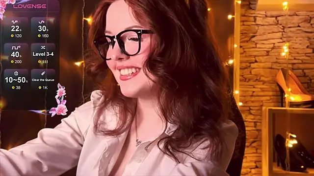 Snapshot of LaurenRossss chatting on October 2, 12:15 am LaurenRossss online show from October 2, 12:15 am