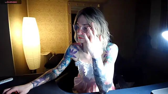 Julia dolls online show from November 21, 6:21 pm