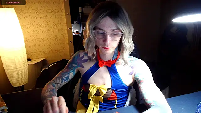 Julia dolls online show from November 28, 7:17 pm