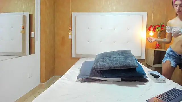 Milaspetite online show from April 28, 8:02 pm