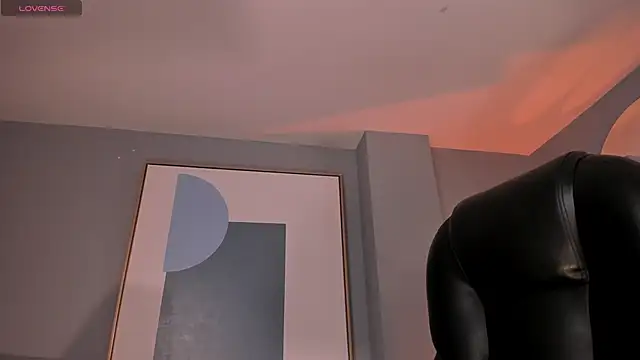 MiaFarrell  online show from April 22, 6:05 pm