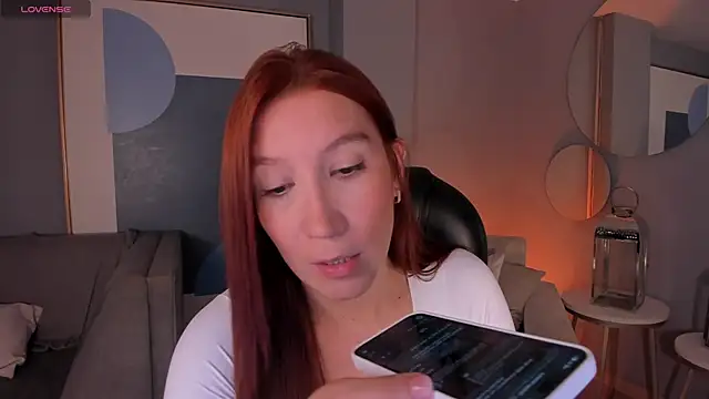 MiaFarrell  online show from April 26, 5:10 pm