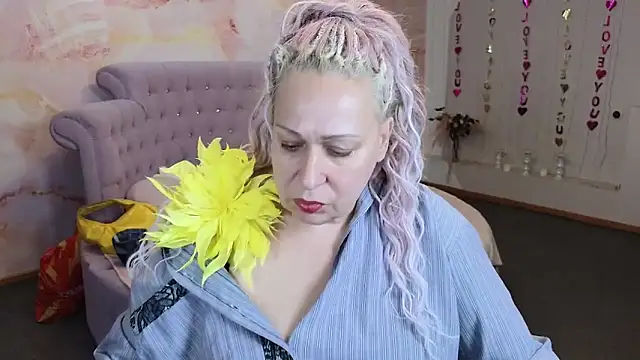 Snapshot of Penelope_Pinky chatting on September 18, 12:15 pm Penelope Pinky online show from September 18, 12:15 pm