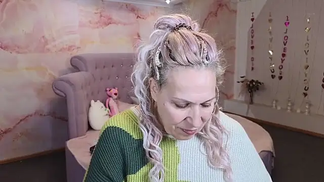 Snapshot of Penelope_Pinky chatting on October 17, 12:41 pm Penelope Pinky online show from October 17, 12:41 pm