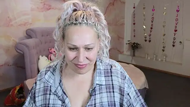 Snapshot of Penelope_Pinky chatting on October 14, 12:08 pm Penelope Pinky online show from October 14, 12:08 pm