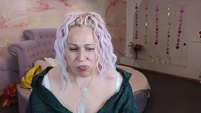 Snapshot of Penelope_Pinky chatting on September 16, 12:13 pm Penelope Pinky online show from September 16, 12:13 pm