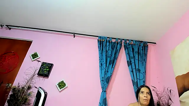 miss--flora online show from November 20, 1:45 pm