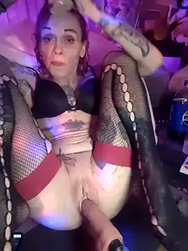 MommyMisfit online show from February 3, 6:40 am