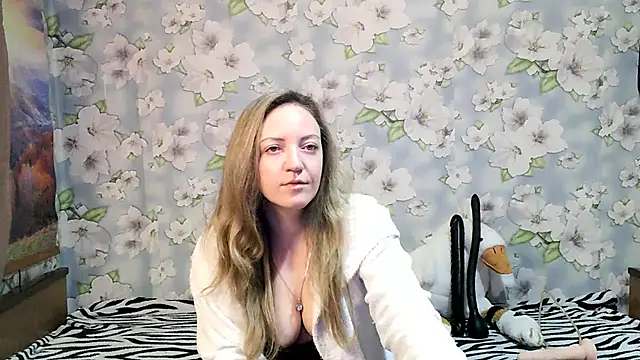 Snapshot of KattyLuuu chatting on September 19, 8:52 pm KattyLuuu online show from September 19, 8:52 pm