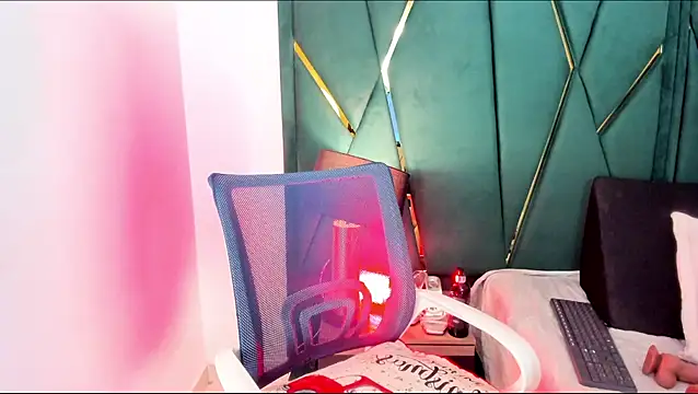 Tamara Myller online show from February 14, 1:02 pm