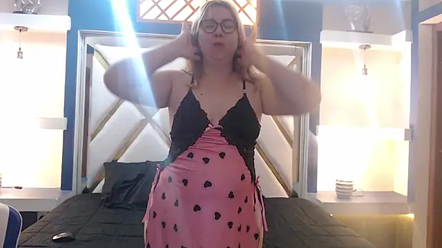 chloe prg online show from August 4, 2:39 am
