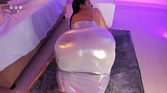 victoriaroyce1 online show from November 7, 1:38 pm