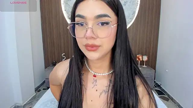 RoseCassie online show from April 4, 1:54 pm