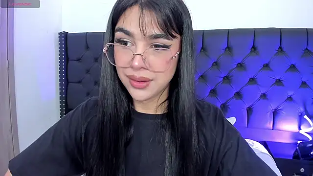 RoseCassie online show from November 7, 1:49 pm