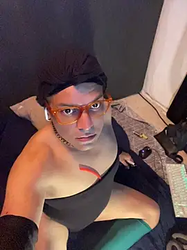 NikkelSofia online show from April 30, 8:41 am