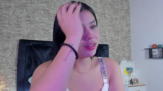 Lily Woodz online show from November 27, 7:06 pm