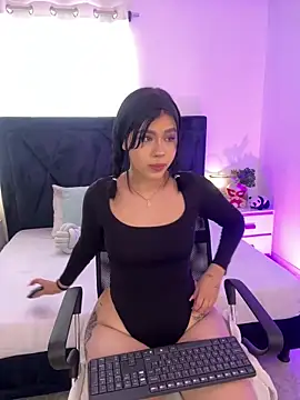 Lily Woodz online show from June 18, 7:08 pm