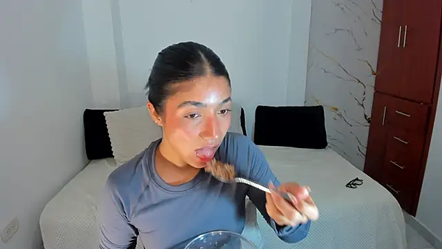 martina roldam online show from July 2, 3:23 am