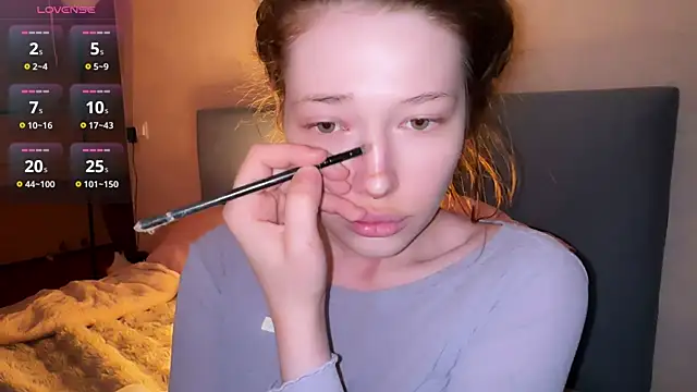 eva varnerr online show from August 6, 7:43 pm