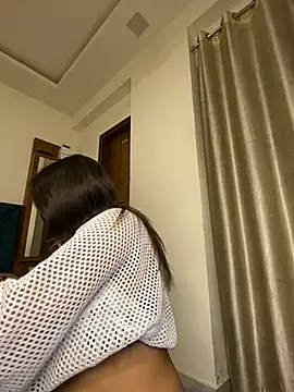 ahista online show from April 20, 8:01 pm