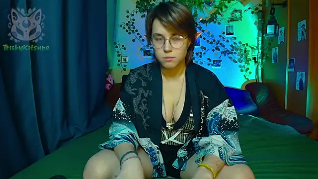 TrickyKitsune online show from April 27, 4:37 pm