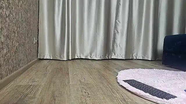 Jennifer Braun online show from December 18, 2:11 pm