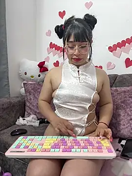 DearAbbiee online show from April 27, 9:39 am