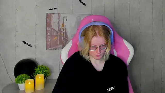 ElizabethHarpper online show from November 4, 1:32 am