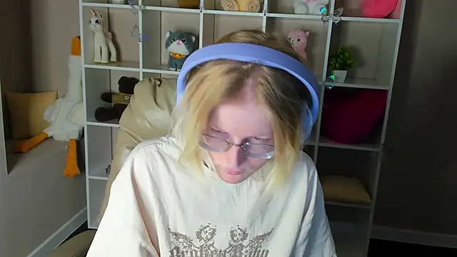 ElizabethHarpper online show from December 15, 1:00 am