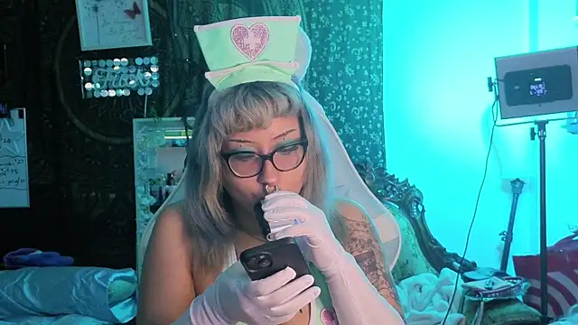 deluxxxeblu online show from January 13, 3:12 am