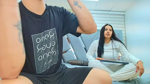 DAVID VICTORIAA online show from March 27, 1:12 pm