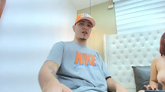 DAVID VICTORIAA online show from November 26, 1:23 pm