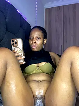 Snapshot of Diamondpussy97 chatting on October 14, 12:13 am Diamondpussy97 online show from October 14, 12:13 am