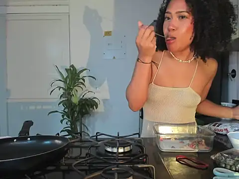 Snapshot of bronwgirl69 chatting on October 16, 2:36 am bronwgirl69 online show from October 16, 2:36 am