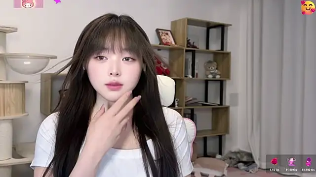 Chenjing0 online show from June 10, 12:15 pm