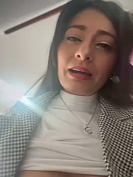 BELLA--26 online show from November 4, 2:33 pm