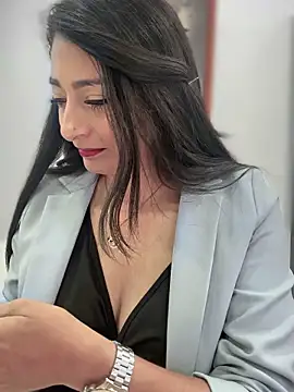 BELLA--26 online show from December 17, 2:43 pm