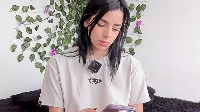 Laurensmith9 online show from June 11, 2:47 pm