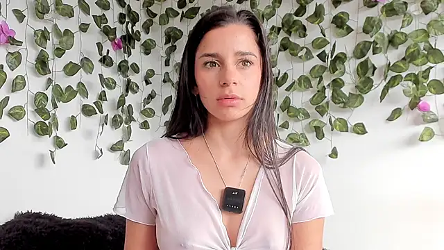 Laurensmith9 online show from April 21, 1:51 pm