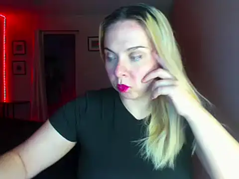 Snapshot of HappyIva chatting on October 7, 11:03 am HappyIva online show from October 7, 11:03 am
