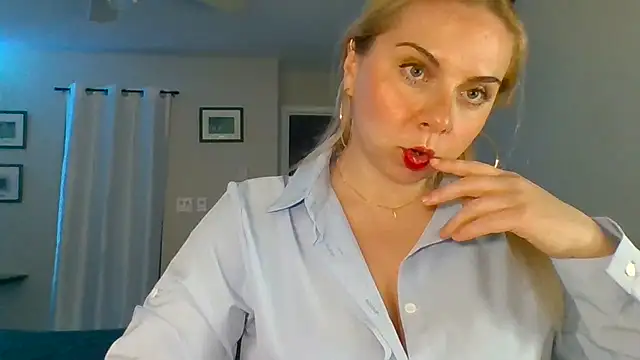 Snapshot of HappyIva chatting on October 16, 6:21 pm HappyIva online show from October 16, 6:21 pm
