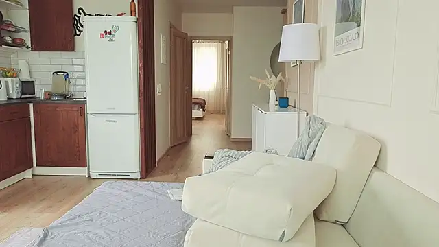 KristineEsme online show from October 21, 8:07 am