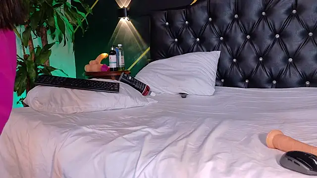 amabel zambrano online show from December 3, 1:46 pm