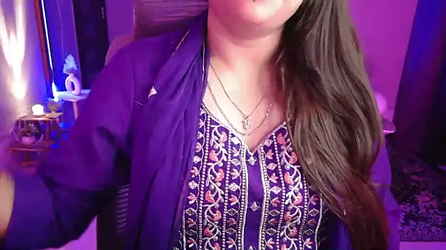 Snapshot of Mitikaa chatting on October 13, 8:11 pm Mitikaa online show from October 13, 8:11 pm