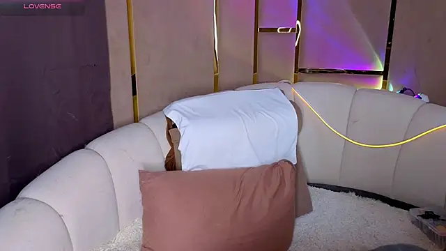 emilytrays online show from April 26, 9:18 am