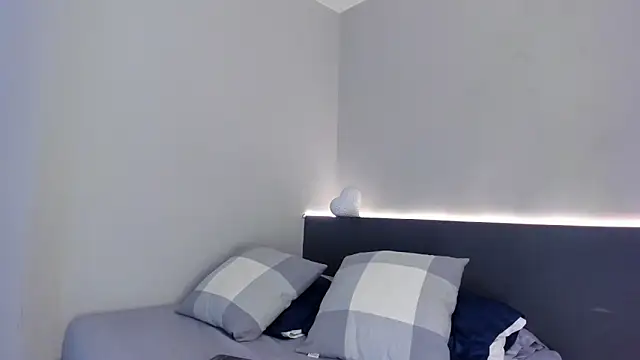 sara  jones gh online show from September 24, 11:53 am