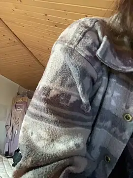 mewKate online show from April 23, 5:04 pm